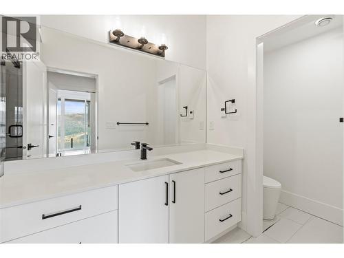 8948 Tavistock Road, Vernon, BC - Indoor Photo Showing Bathroom