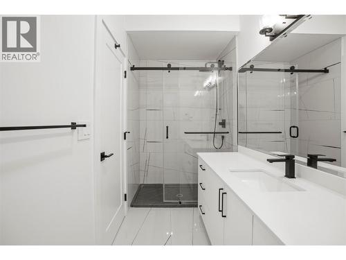 8948 Tavistock Road, Vernon, BC - Indoor Photo Showing Bathroom