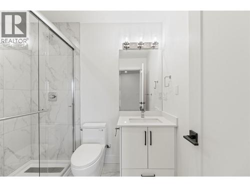 8948 Tavistock Road, Vernon, BC - Indoor Photo Showing Bathroom