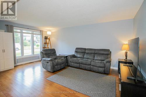 42 Newleaf Crescent, Welland (N. Welland), ON - Indoor Photo Showing Living Room