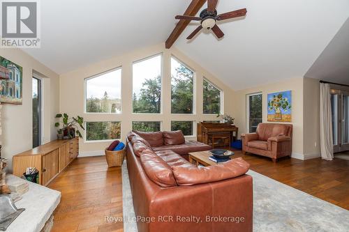 360458 Road 160, Grey Highlands, ON - Indoor Photo Showing Living Room