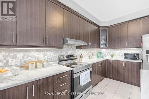 210 Blackwell Crescent, Oshawa, ON - Indoor Photo Showing Kitchen