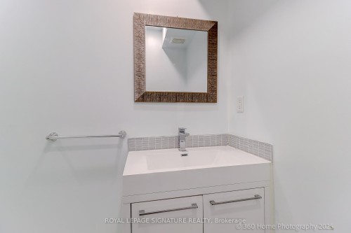 322 Silver Birch Avenue, Toronto, ON - Indoor Photo Showing Bathroom