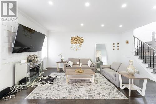 301 Freure Drive, Cambridge, ON - Indoor Photo Showing Living Room