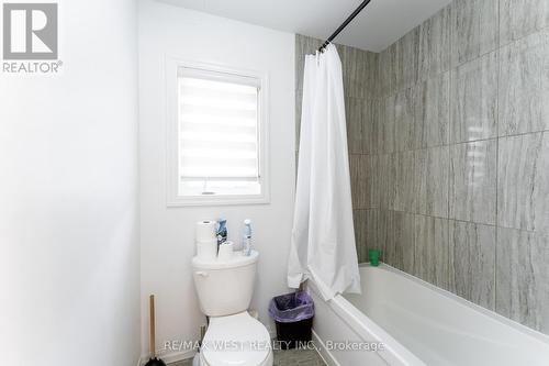 301 Freure Drive, Cambridge, ON - Indoor Photo Showing Bathroom