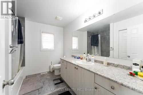 301 Freure Drive, Cambridge, ON - Indoor Photo Showing Bathroom
