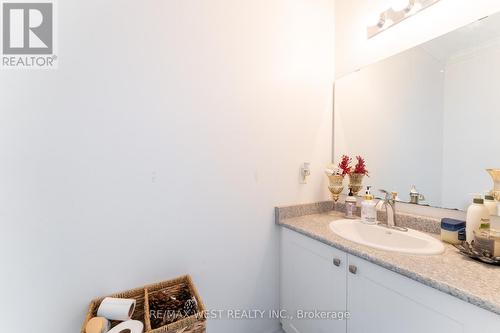 301 Freure Drive, Cambridge, ON - Indoor Photo Showing Bathroom