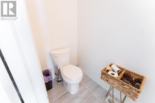 301 Freure Drive, Cambridge, ON - Indoor Photo Showing Bathroom