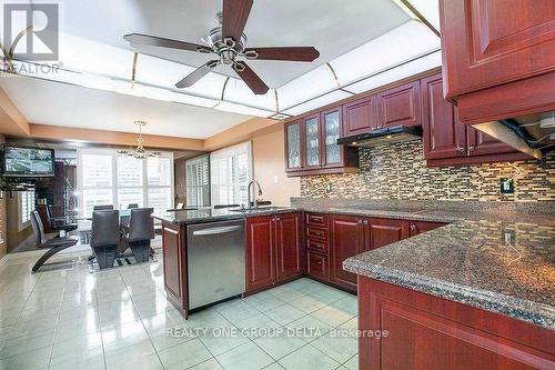 1918 Royal Credit Boulevard, Mississauga, ON - Indoor Photo Showing Kitchen