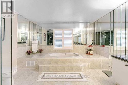 1918 Royal Credit Boulevard, Mississauga, ON - Indoor Photo Showing Bathroom