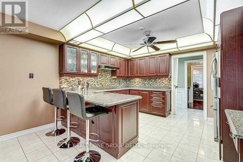 1918 Royal Credit Boulevard, Mississauga, ON - Indoor Photo Showing Kitchen