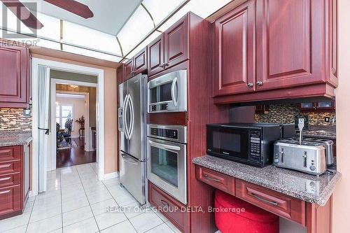 1918 Royal Credit Boulevard, Mississauga, ON -  Photo Showing Kitchen