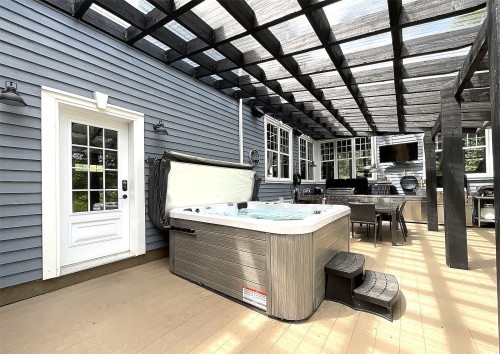 Terrasse - 10 Rue De L'Aqueduc, Saint-Alphonse-Rodriguez, QC - Outdoor