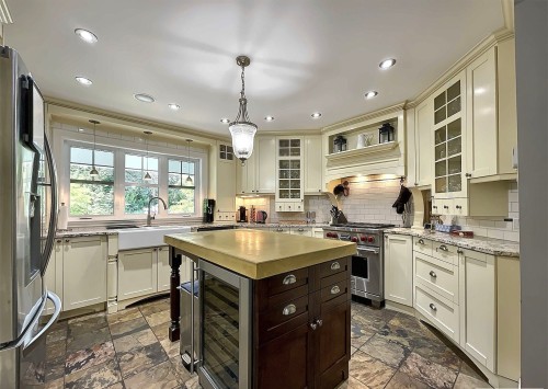 Cuisine - 10 Rue De L'Aqueduc, Saint-Alphonse-Rodriguez, QC - Indoor Photo Showing Kitchen With Upgraded Kitchen