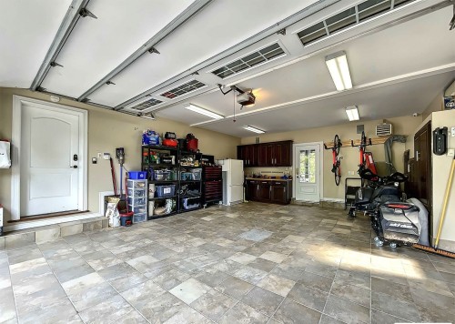 Garage - 10 Rue De L'Aqueduc, Saint-Alphonse-Rodriguez, QC - Indoor Photo Showing Garage