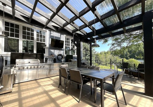 Terrasse - 10 Rue De L'Aqueduc, Saint-Alphonse-Rodriguez, QC -  Photo Showing Dining Room