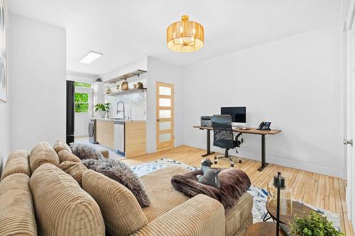 Salon - A-2187 Rue Gauthier, Montréal (Le Plateau-Mont-Royal), QC - Indoor