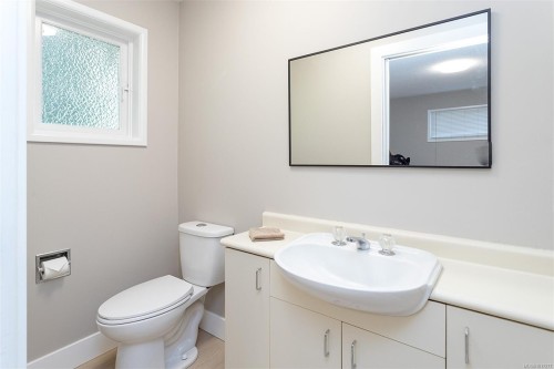 3056 Gibbins Rd, Duncan, BC 