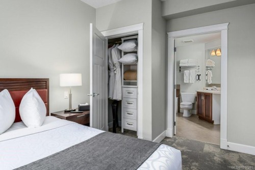 211A-1730 Riverside Lane, Courtenay, BC - Indoor Photo Showing Bedroom