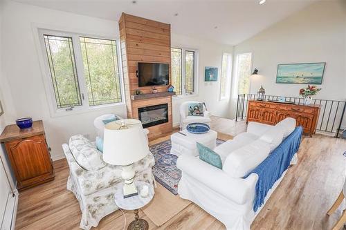 135 Victoria Dr, Hillside Beach, MB 