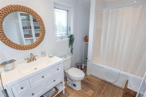 135 Victoria Dr, Hillside Beach, MB 