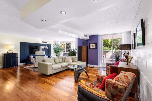 Salon - 109-30 Rue Berlioz, Montréal (Verdun/Île-Des-Soeurs), QC - Indoor Photo Showing Living Room