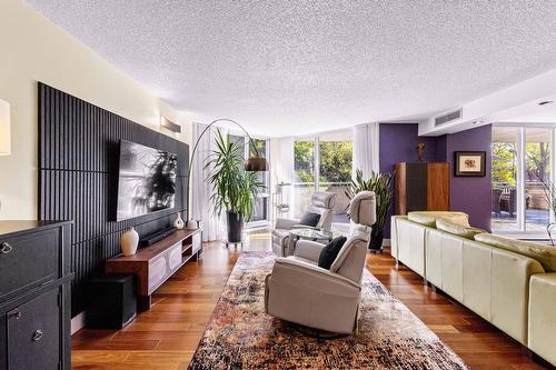 Salon - 109-30 Rue Berlioz, Montréal (Verdun/Île-Des-Soeurs), QC - Indoor Photo Showing Living Room