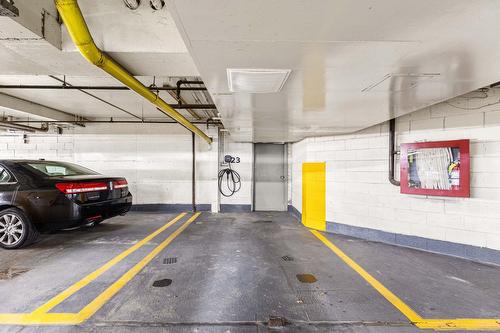 Garage - 109-30 Rue Berlioz, Montréal (Verdun/Île-Des-Soeurs), QC - Indoor Photo Showing Garage