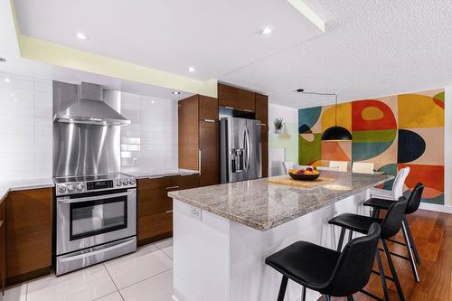 Cuisine - 109-30 Rue Berlioz, Montréal (Verdun/Île-Des-Soeurs), QC - Indoor Photo Showing Kitchen With Upgraded Kitchen