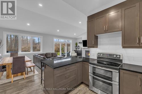 1077 Shearer Drive, Brockville, ON - Indoor Photo Showing Kitchen