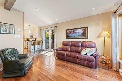 Salon - 242 Rue Larose, Dunham, QC - Indoor Photo Showing Living Room