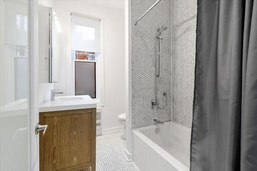Bathroom - 5329 Rue De Bordeaux, Montréal (Le Plateau-Mont-Royal), QC - Indoor Photo Showing Bathroom