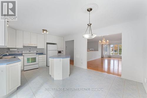 81 Lloydalex Crescent, Ottawa, ON - Indoor Photo Showing Kitchen