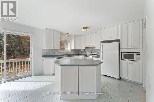 81 Lloydalex Crescent, Ottawa, ON - Indoor Photo Showing Kitchen