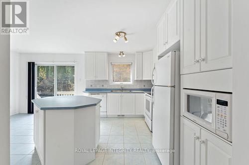 81 Lloydalex Crescent, Ottawa, ON - Indoor Photo Showing Kitchen With Double Sink