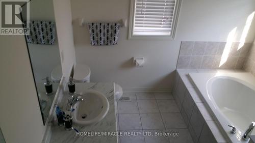 14 Vezna Crescent, Brampton, ON - Indoor Photo Showing Bathroom