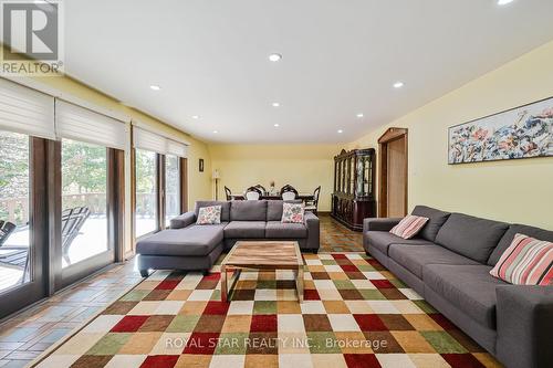 29 Cedar Drive, Caledon, ON - Indoor Photo Showing Living Room