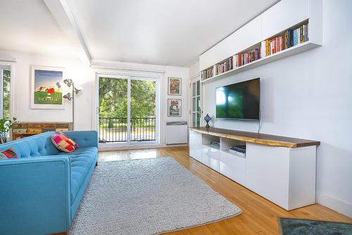 Living room - 202-2800A Rue St-Patrick, Montréal (Le Sud-Ouest), QC - Indoor Photo Showing Living Room