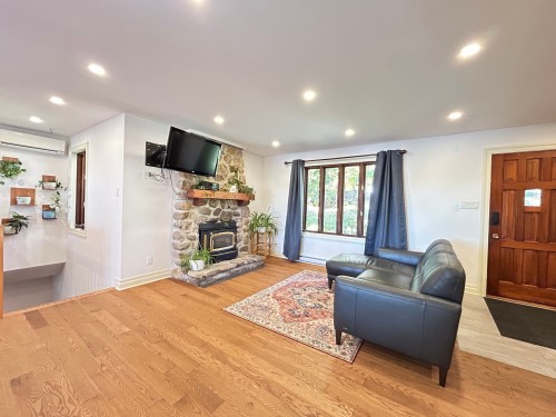 Salon - 474 Route Du Long-Sault, Saint-André-D'Argenteuil, QC - Indoor Photo Showing Living Room With Fireplace