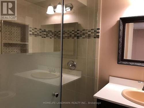 2535 Symington Court, Mississauga, ON - Indoor Photo Showing Bathroom