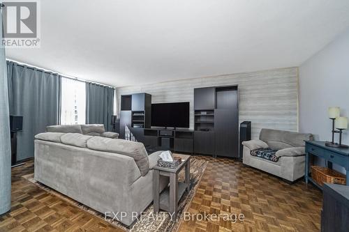 # 519 - 451 The West Mall, Toronto, ON - Indoor Photo Showing Living Room