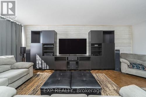 # 519 - 451 The West Mall, Toronto, ON - Indoor Photo Showing Living Room