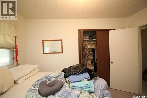 810 2Nd Avenue S, Simmie, SK - Indoor Photo Showing Bedroom