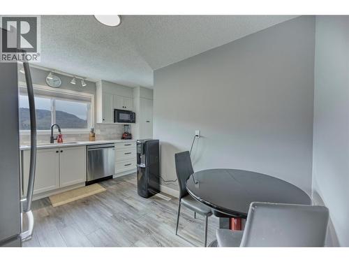 3 Killdeer Place, Osoyoos, BC - Indoor Photo Showing Kitchen