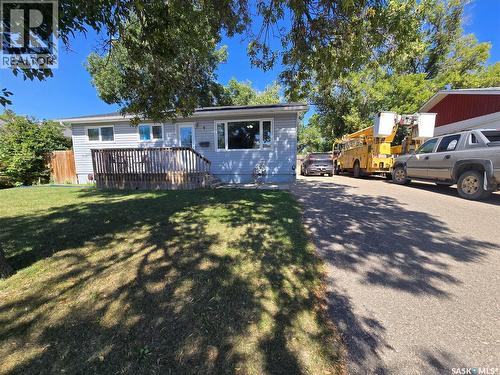 7 Mitchell Crescent, Weyburn, SK - Outdoor With Deck Patio Veranda
