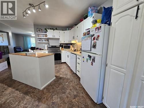 7 Mitchell Crescent, Weyburn, SK - Indoor Photo Showing Kitchen