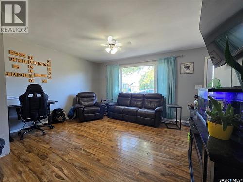 7 Mitchell Crescent, Weyburn, SK - Indoor Photo Showing Living Room