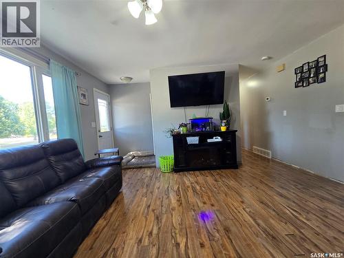 7 Mitchell Crescent, Weyburn, SK - Indoor Photo Showing Living Room