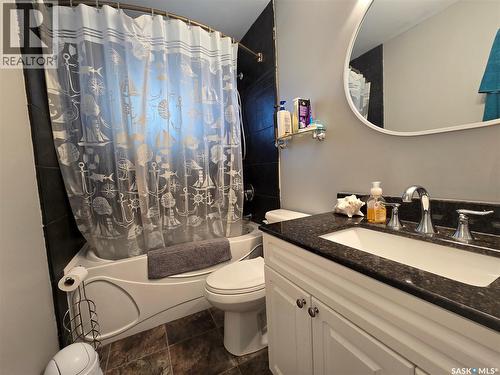 7 Mitchell Crescent, Weyburn, SK - Indoor Photo Showing Bathroom