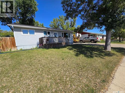7 Mitchell Crescent, Weyburn, SK - Outdoor With Deck Patio Veranda